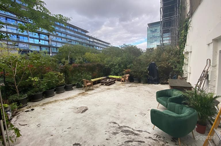  Chic Parisian Photo Studio with Terrace & Pro Equipment 