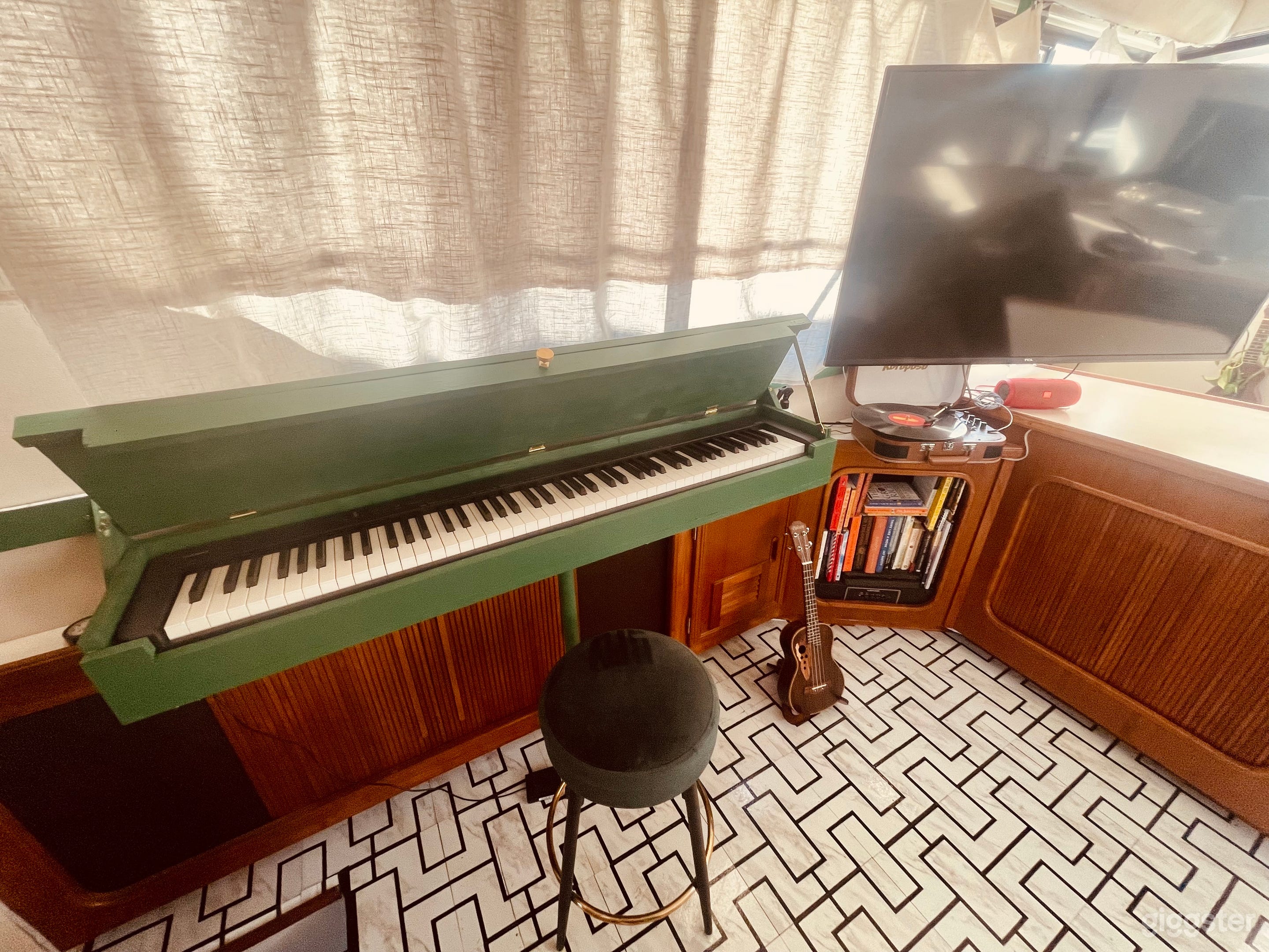 Private Vintage Yacht Photo 2