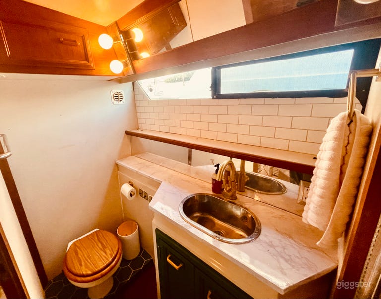  Private Vintage Yacht 