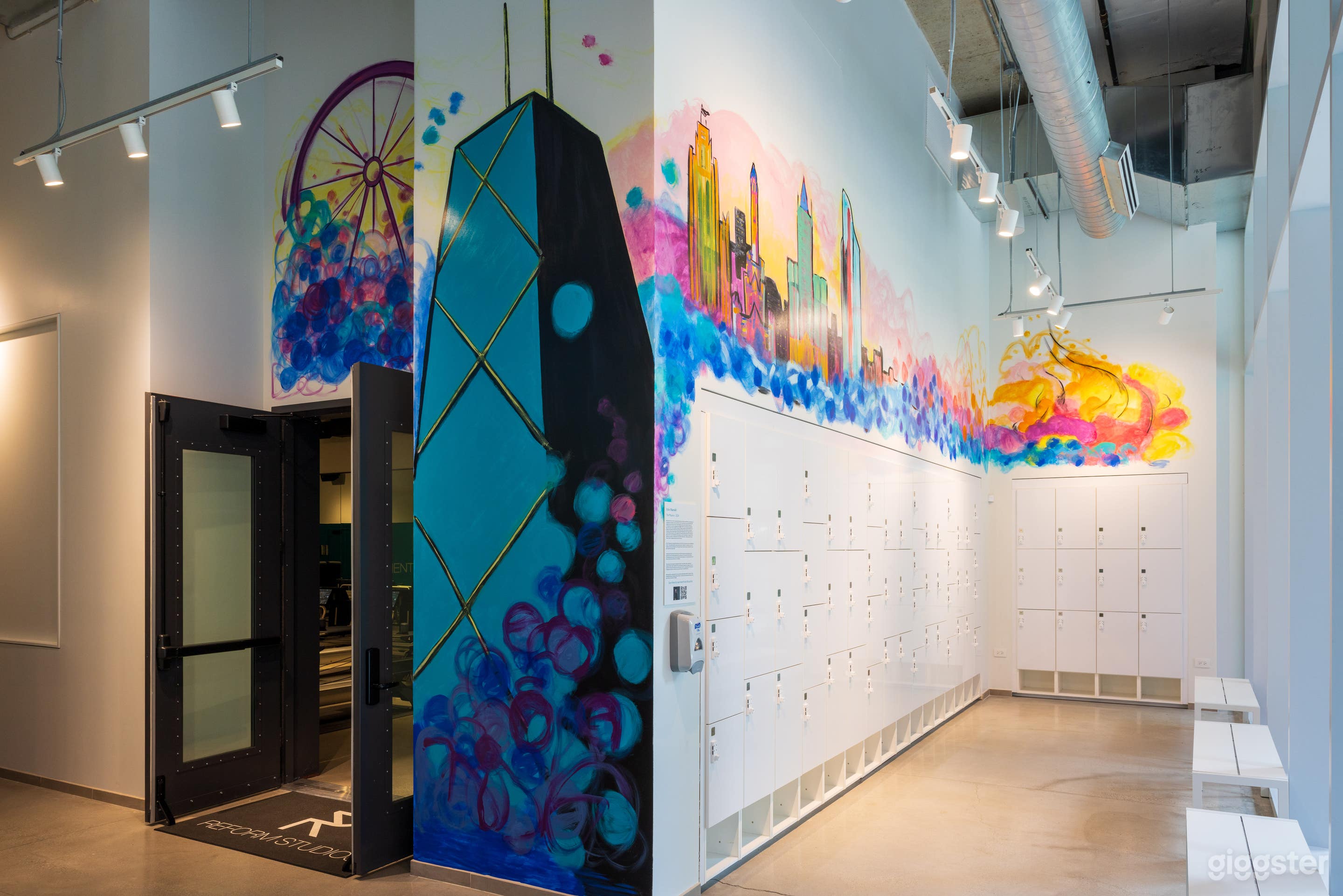 Hand-painted mural by local artist features the rich history of Streeterville 