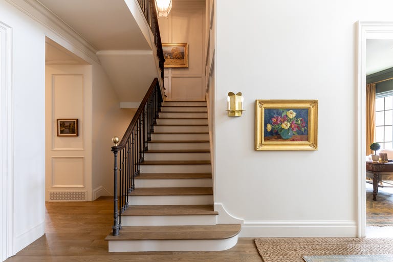  AWARD WINNING MANOR HOME 