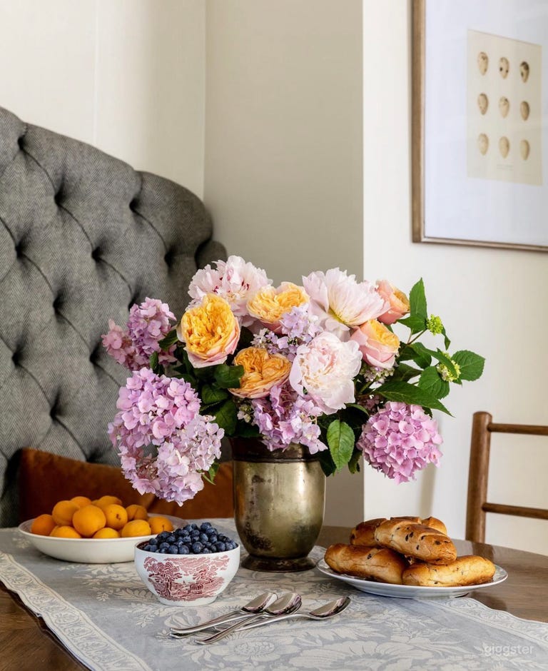  AWARD WINNING MANOR HOME 