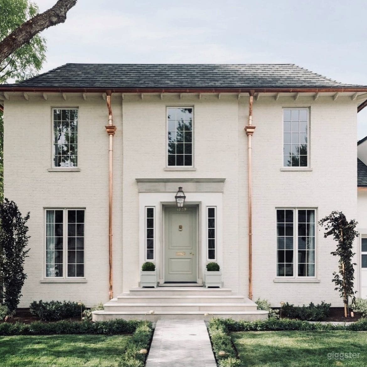 AWARD WINNING MANOR HOME Photo 1