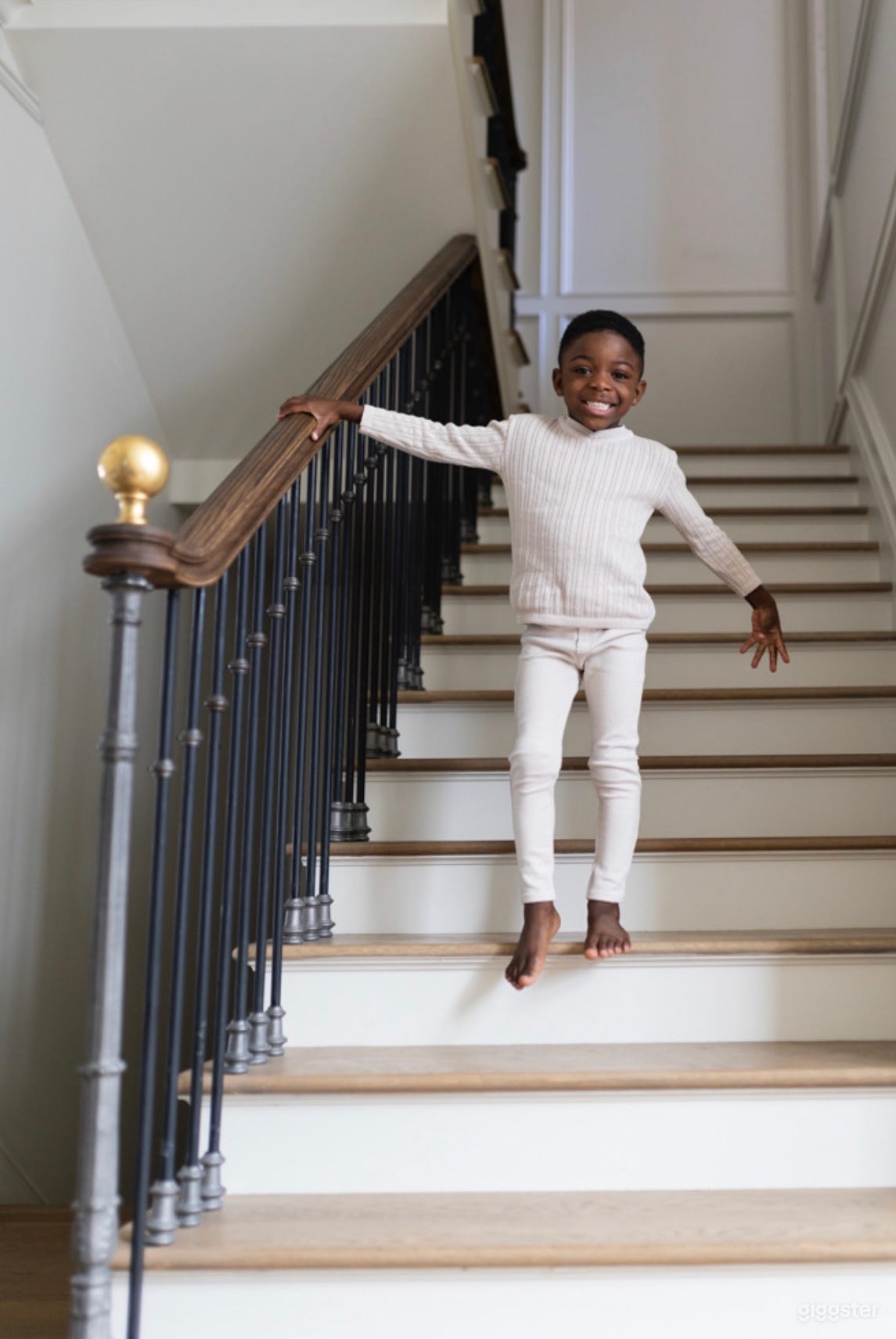 AWARD WINNING MANOR HOME Photo 3