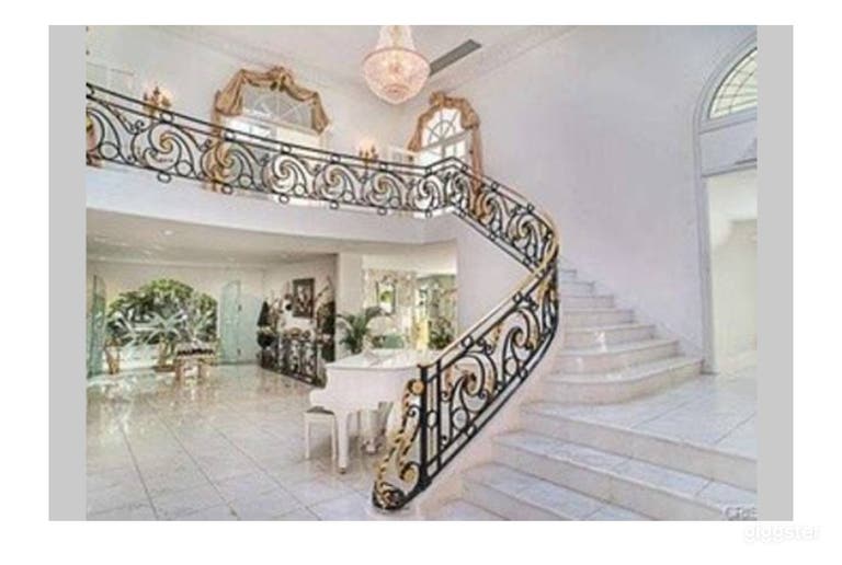  White Dream Home, Unique Location for Shoots 