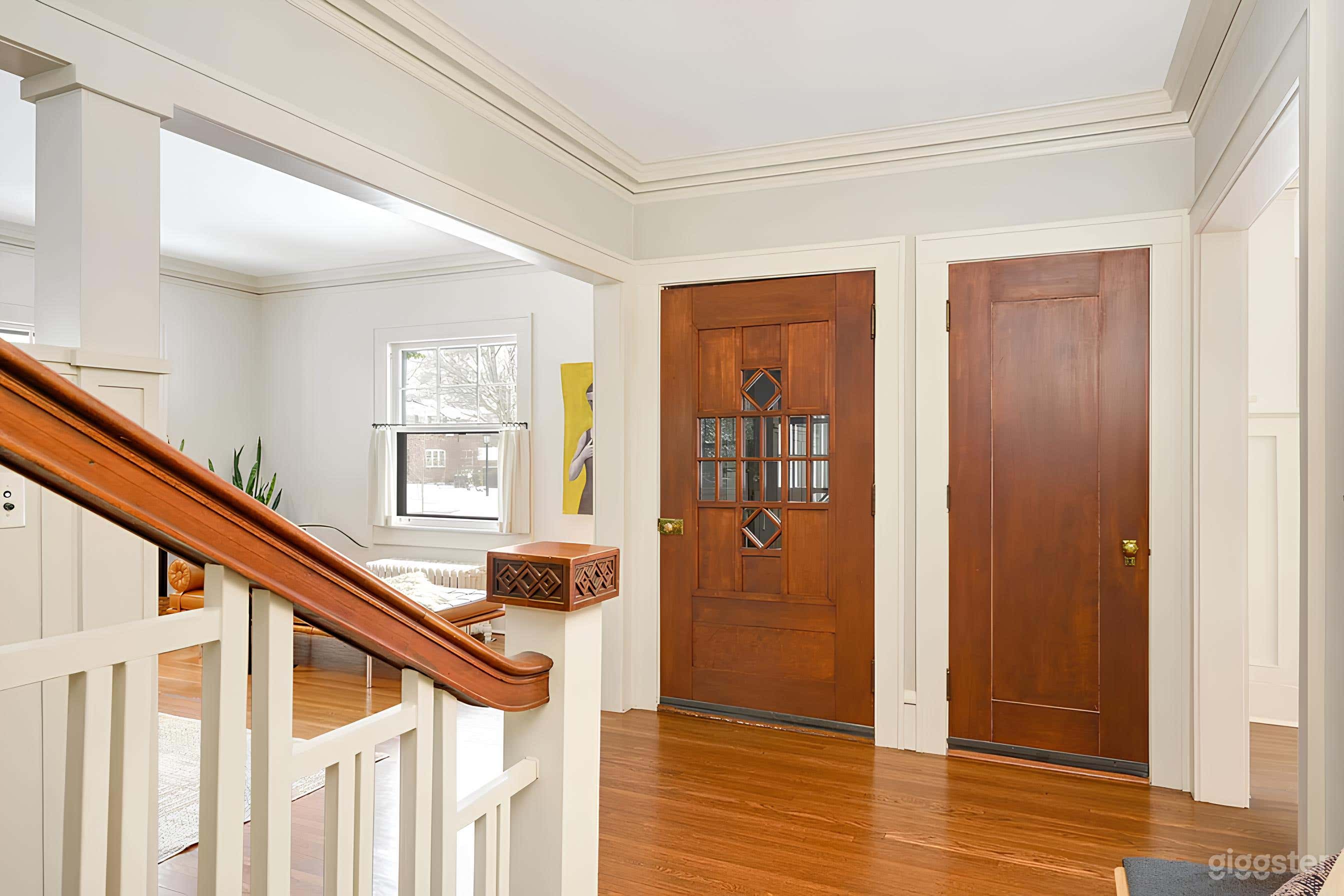 Tailored Tudor in Classic Uptown Neighbourhood Photo 4