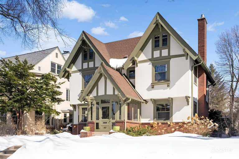  Tailored Tudor in Classic Uptown Neighbourhood 
