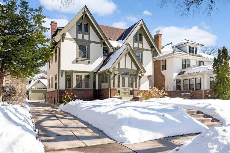  Tailored Tudor in Classic Uptown Neighbourhood 