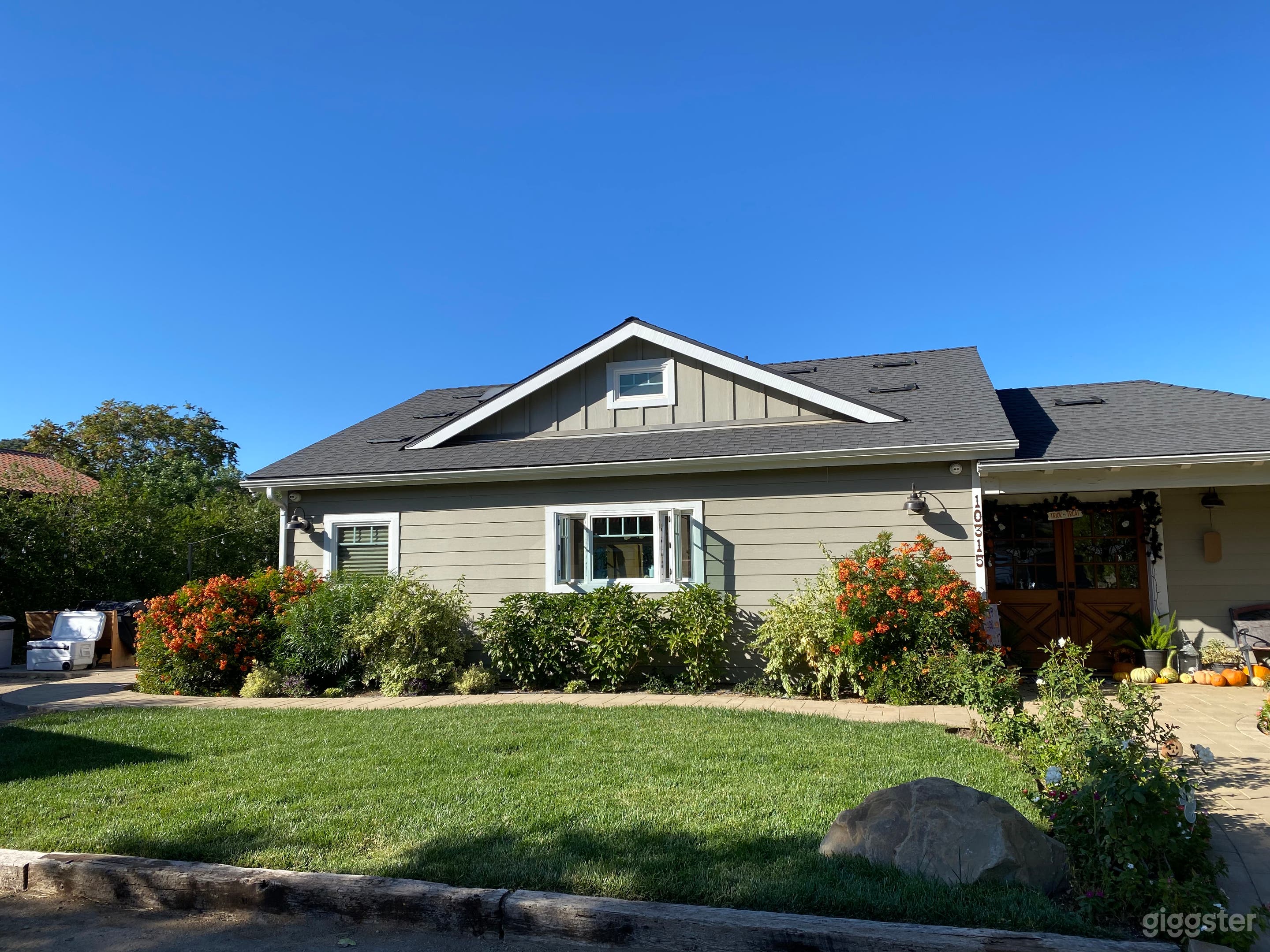 Remodeled Rach Home on Large Landscape Property Photo 4