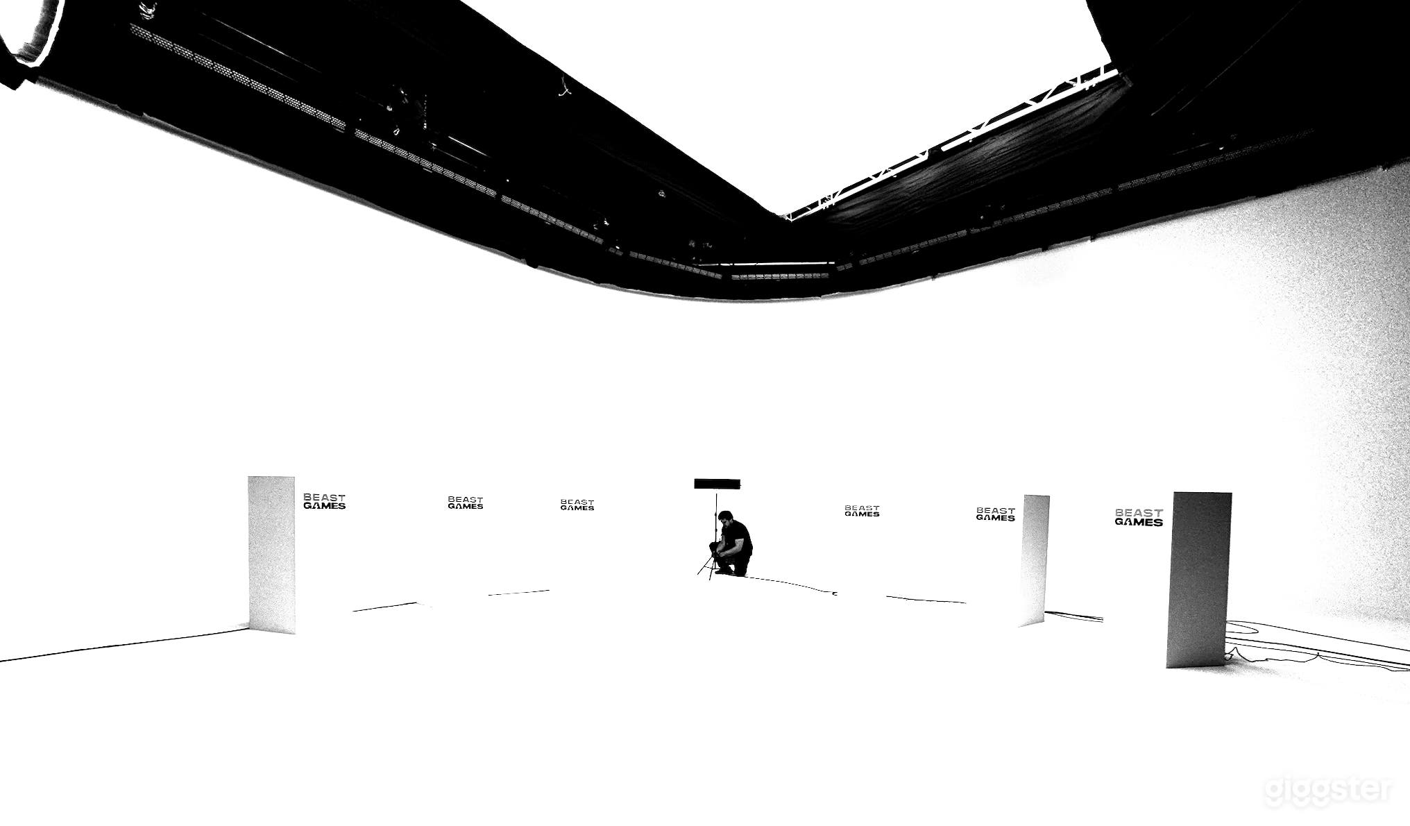 Very Good Space: 12,500 sq ft Film &amp; Live Stream Soundstage Photo 2