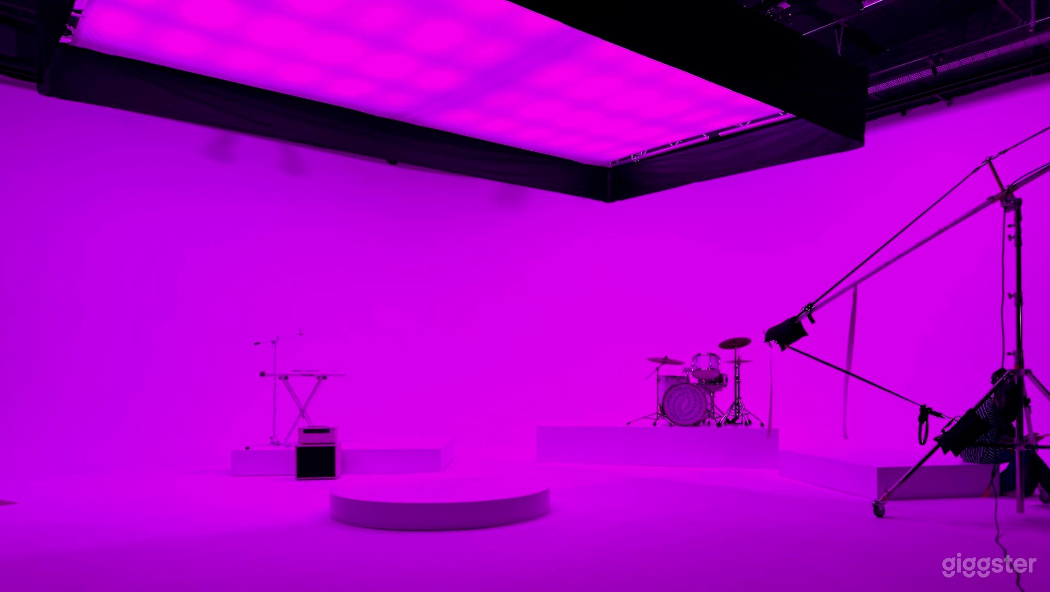 Very Good Space: 12,500 sq ft Film &amp; Live Stream Soundstage Photo 1