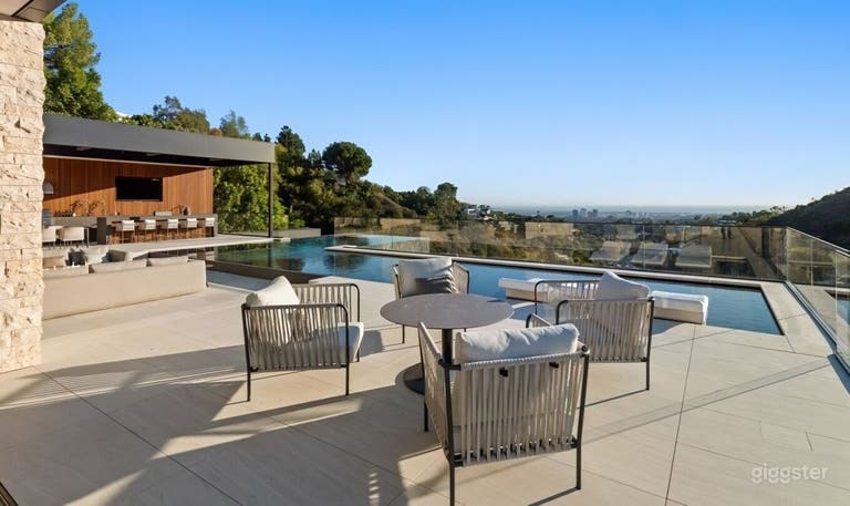  INIFINITY POOL | MONOCHROME MASTERPIECE 