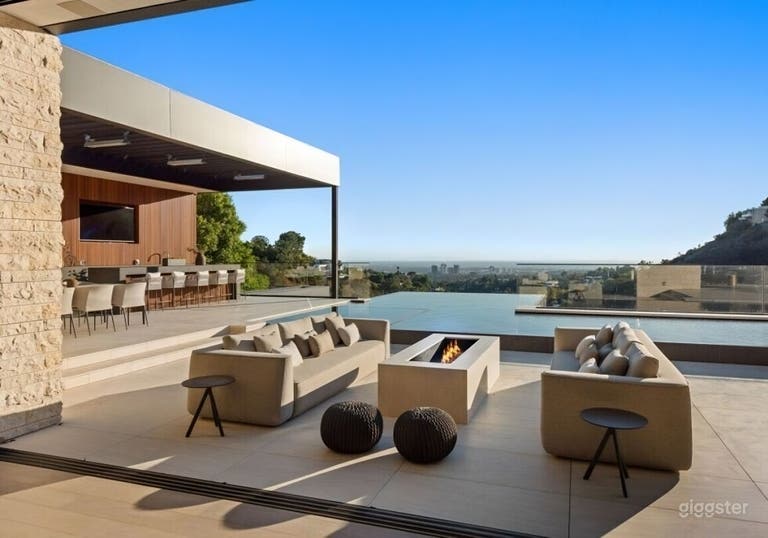  INIFINITY POOL | MONOCHROME MASTERPIECE 