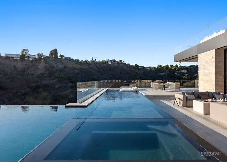  INIFINITY POOL | MONOCHROME MASTERPIECE 