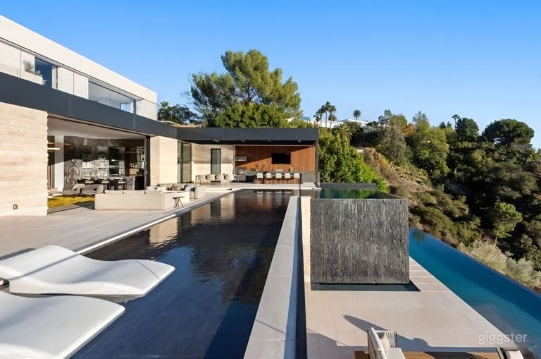  INIFINITY POOL | MONOCHROME MASTERPIECE 