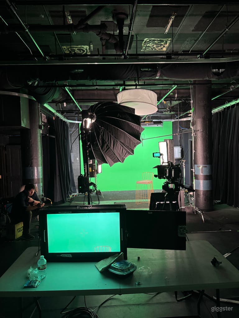  Professional Green Screen Studio 