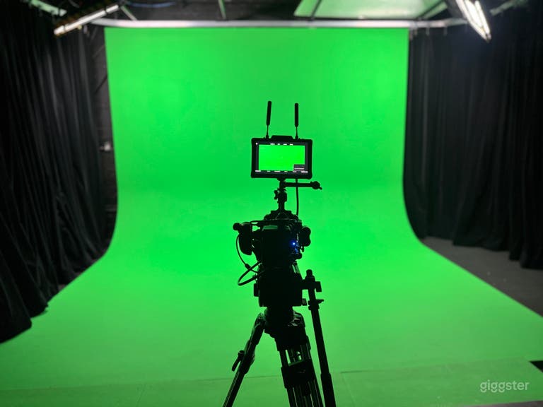  Professional Green Screen Studio 