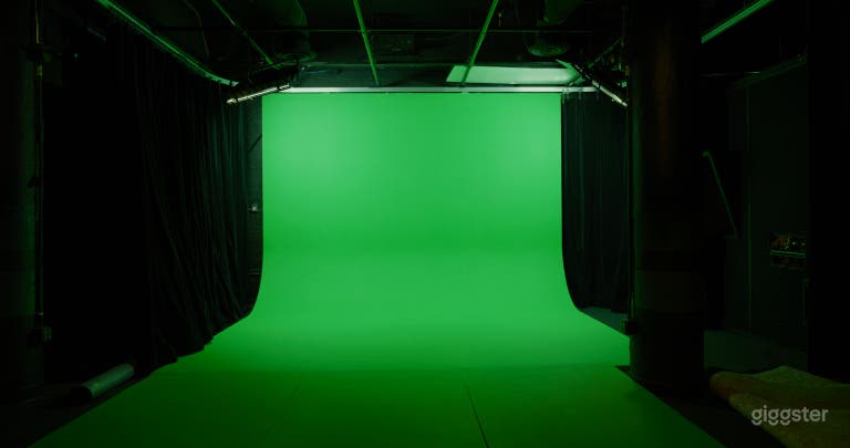  Professional Green Screen Studio 