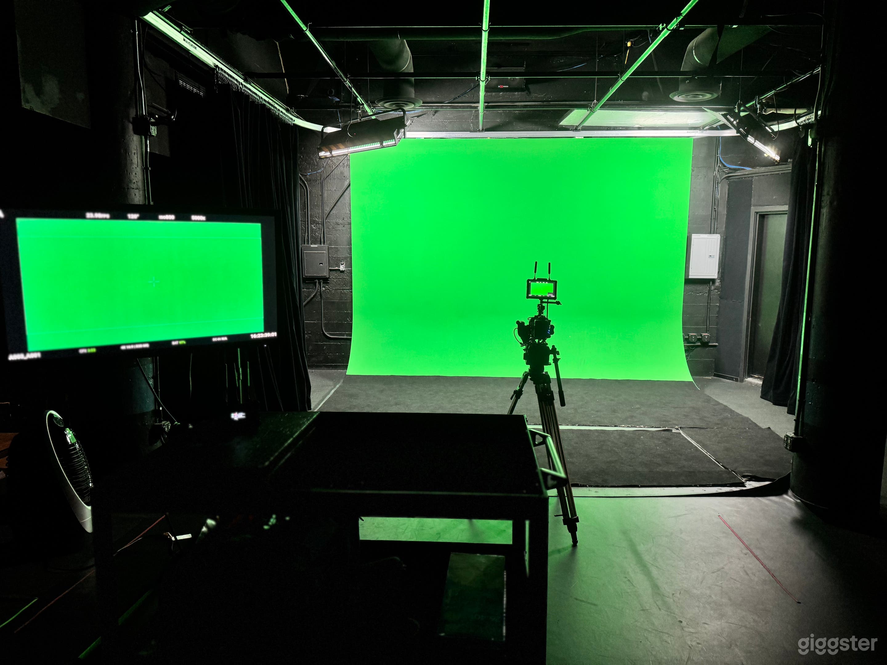 Professional Green Screen Studio Photo 4