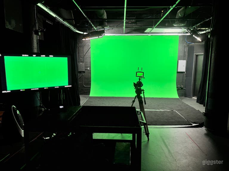  Professional Green Screen Studio 