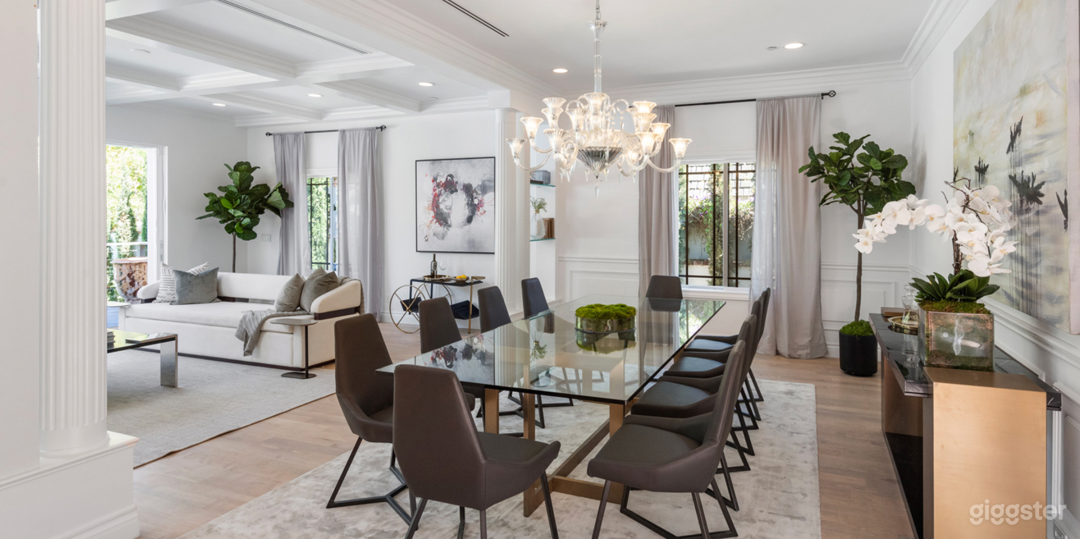 Spectacular Beverly Hills Flats Modern Home Photo 3