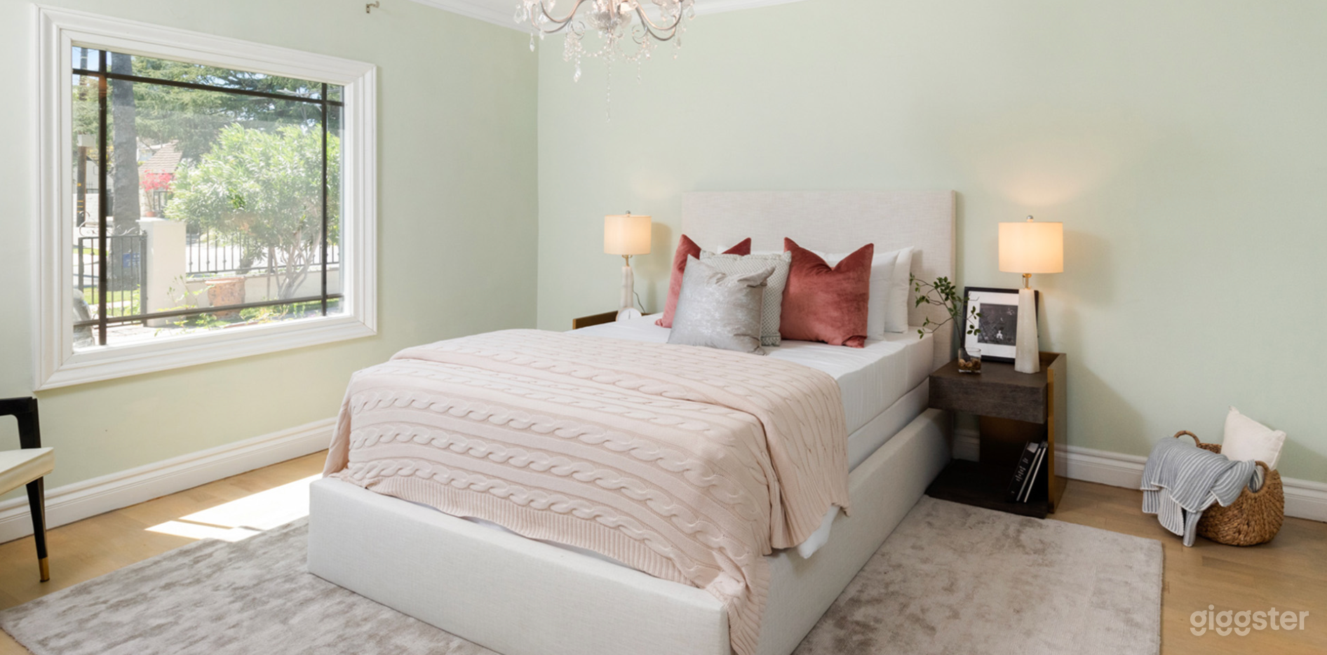 Spectacular Beverly Hills Flats Modern Home Photo 4