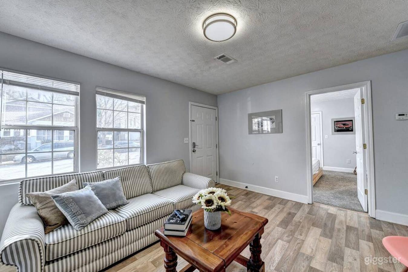 Exquisite 5 Bedroom Home Photo 2