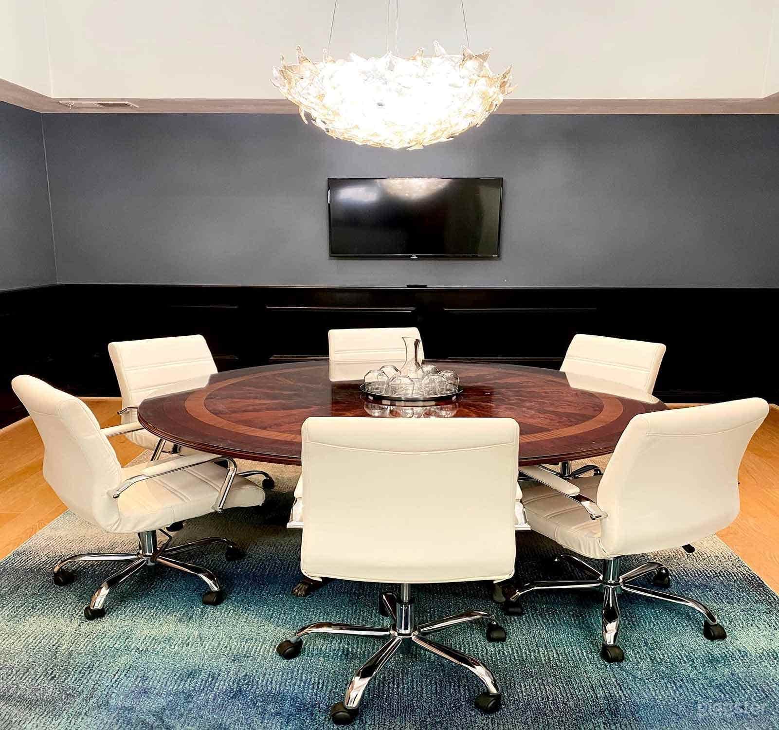 Well-equipped Meeting Room in Los Angeles Photo 2