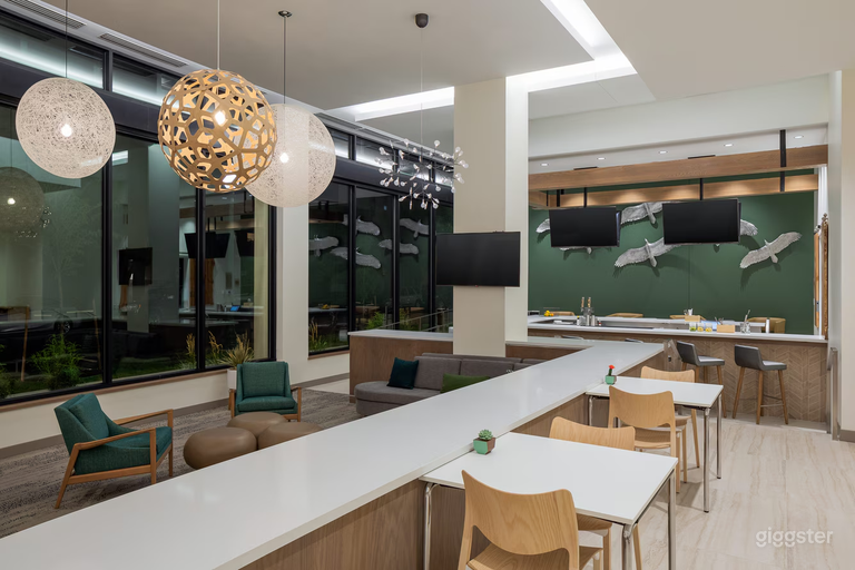  Downtown Spacious Lounge: Find Your Perfect Element 