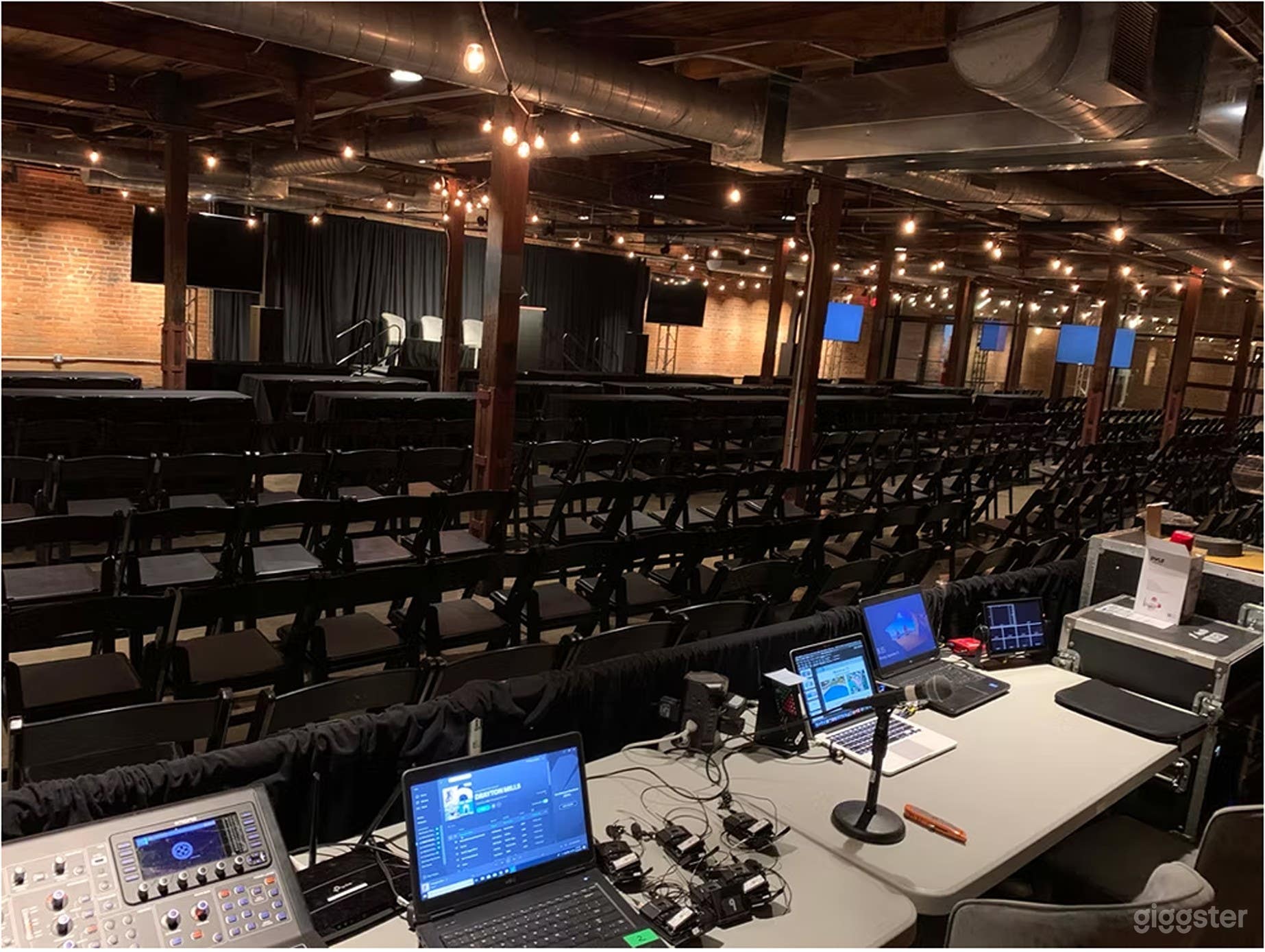 Intimate 800 Sq Ft Event Space Photo 4