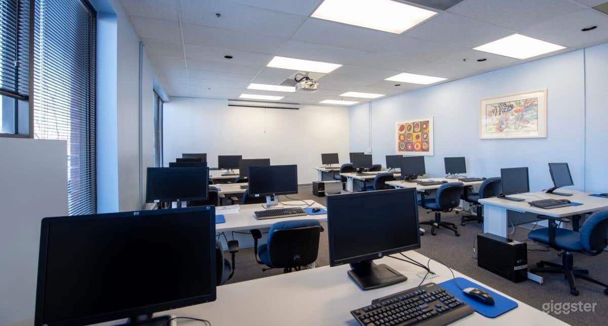 16 Person Fully Equipped Computer Lab Photo 3