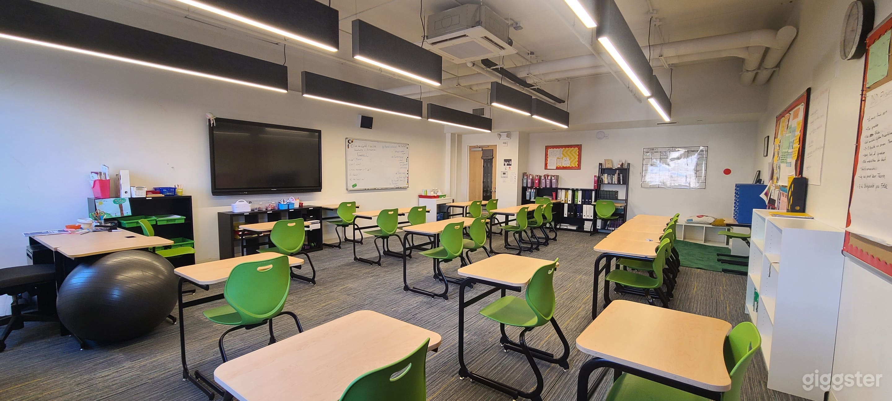 Bright. Vaulted. Built to transform. Photo 4