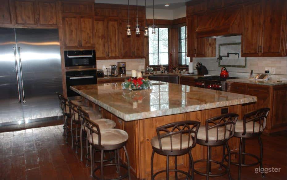 Luxury &amp; Cozy House with Hot Tub in Schaffer's Mill Photo 2