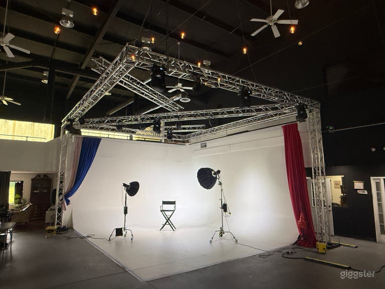  Studio Photo/Vidéo Entrepôt de 4000sqft & Espace Flexible 