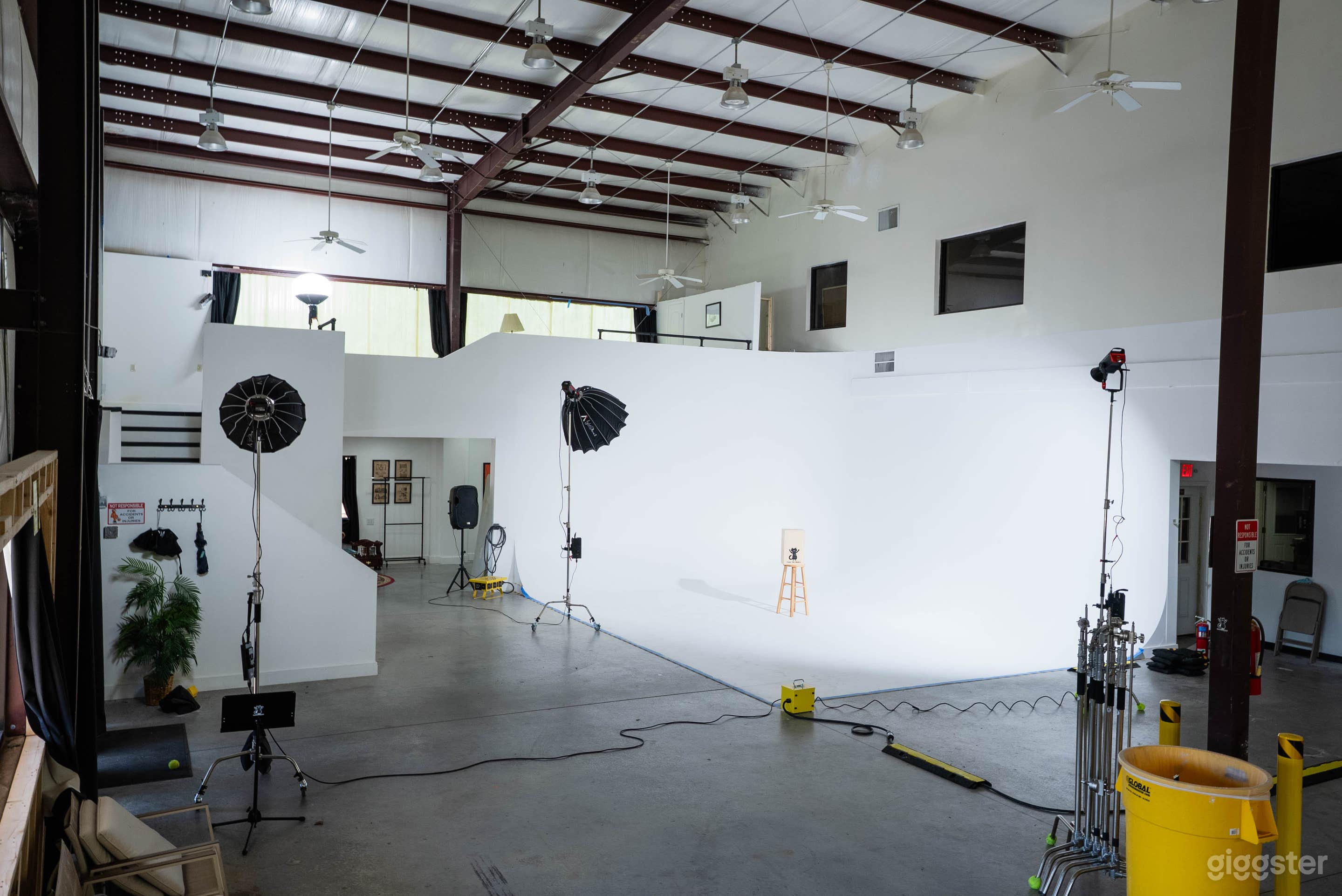 4000sqft Warehouse Photo/Video Studio & Flex Space Photo 3