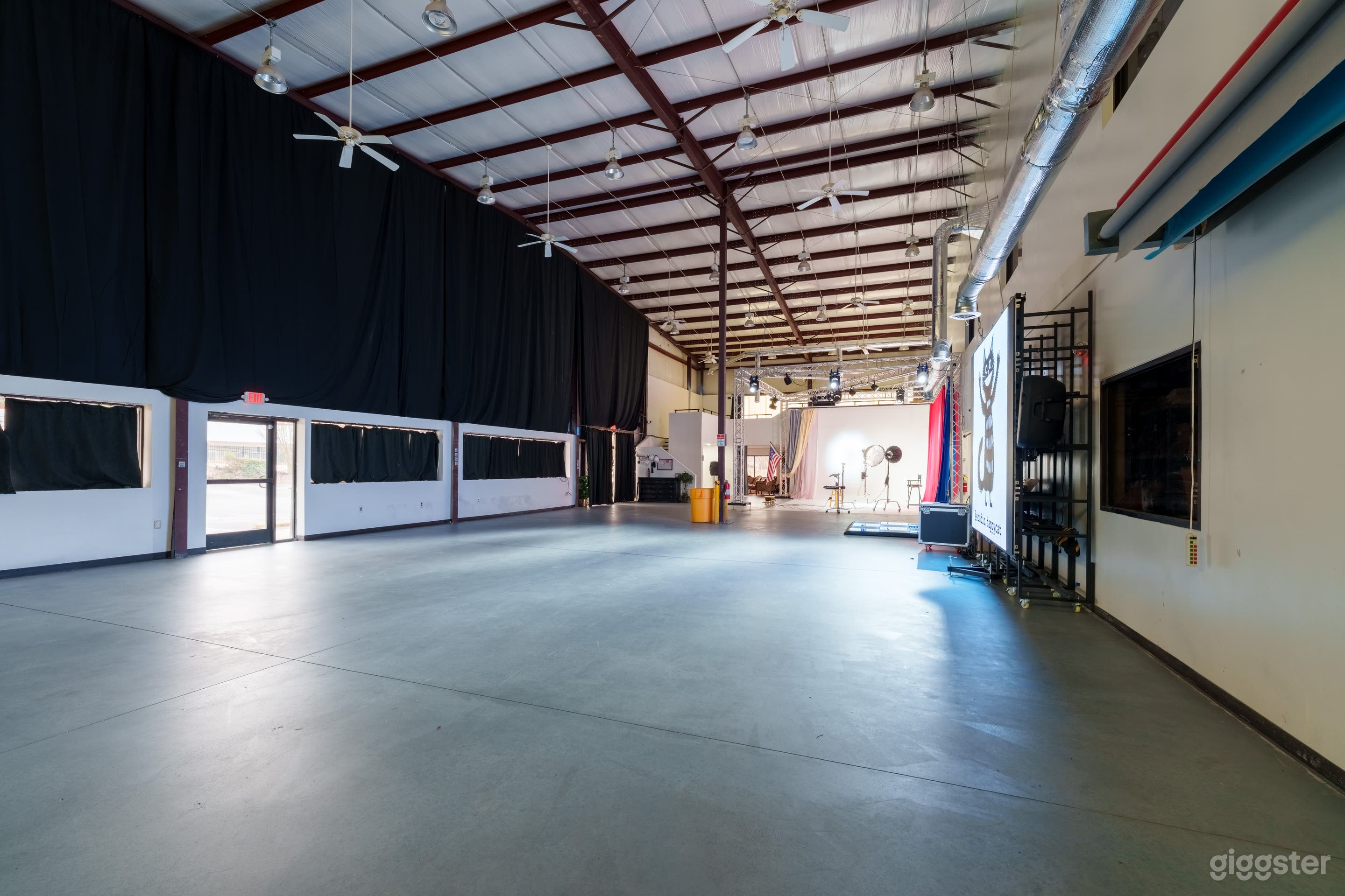 4000sqft Warehouse Photo/Video Studio & Flex Space Photo 4