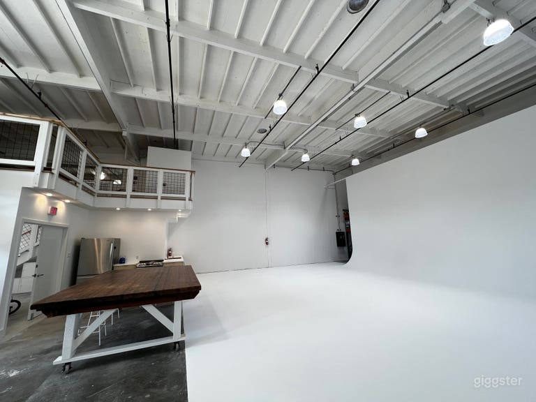  Cyclorama &amp; Shooting Space 