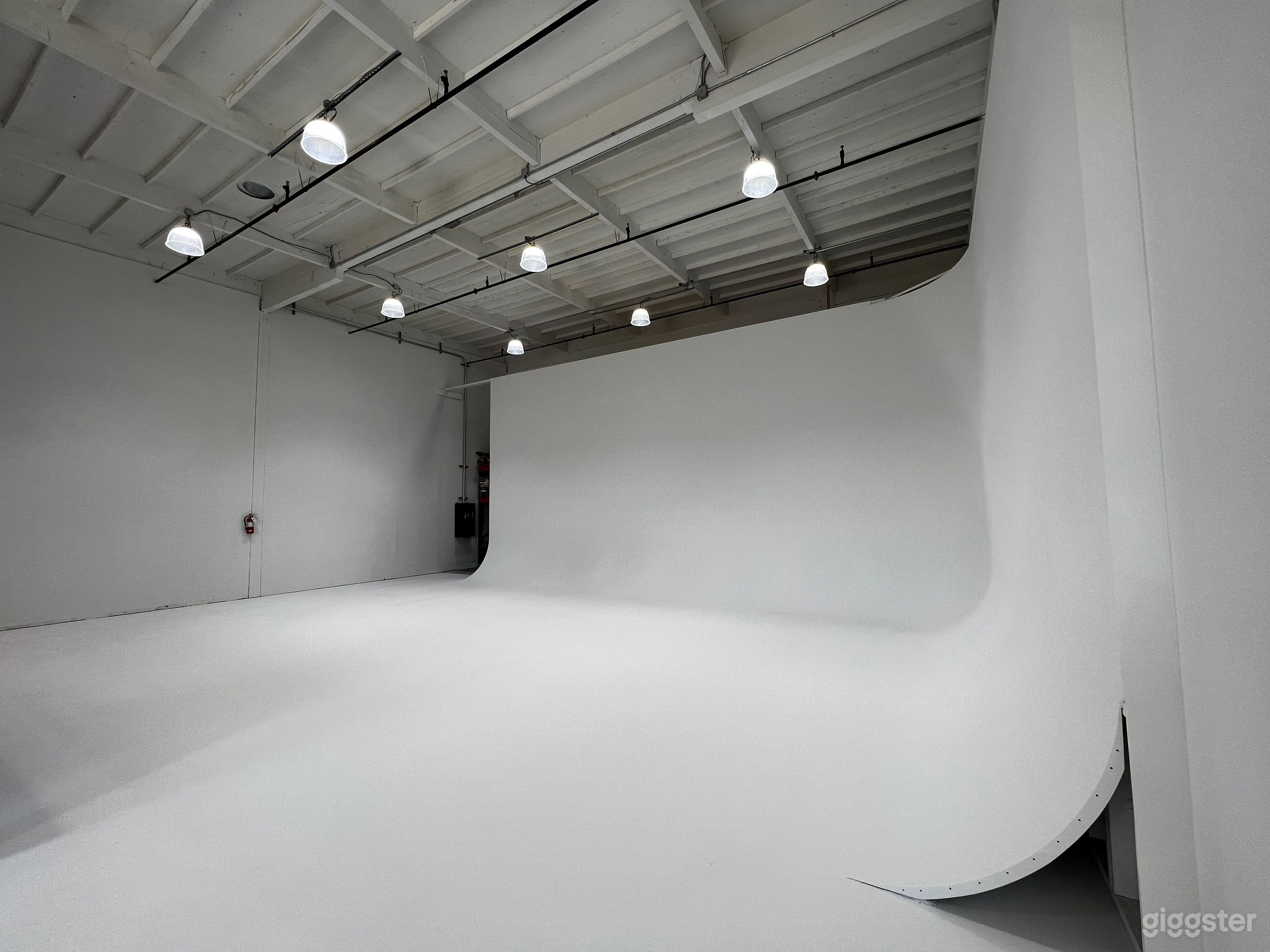 Cyclorama &amp; Shooting Space