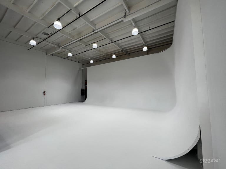  Cyclorama &amp; Shooting Space 
