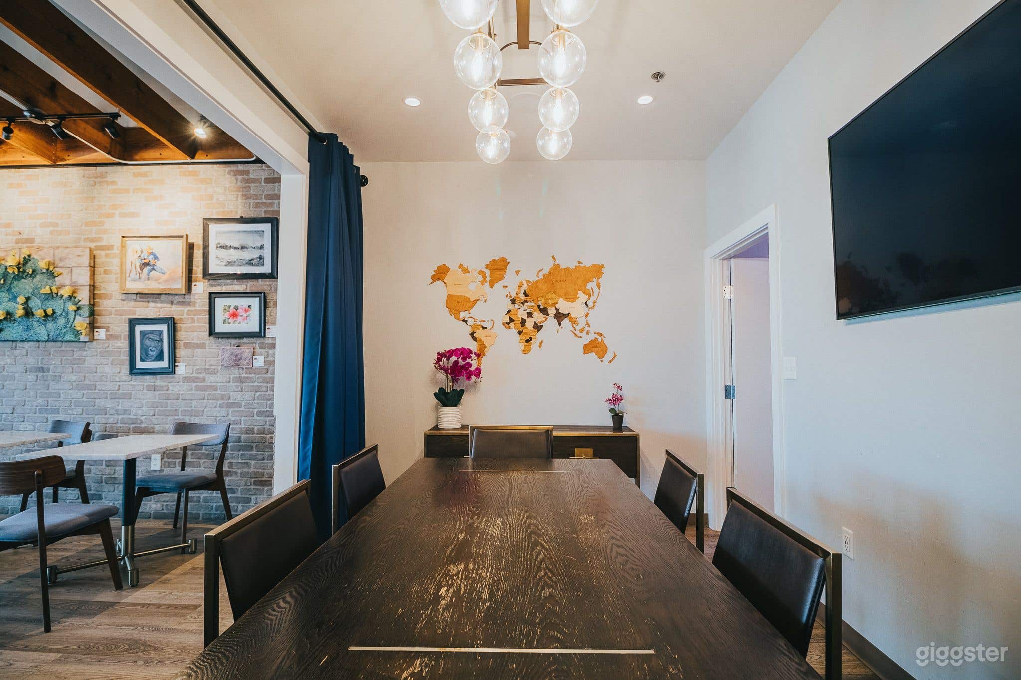 Conference Room for 8 Photo 3