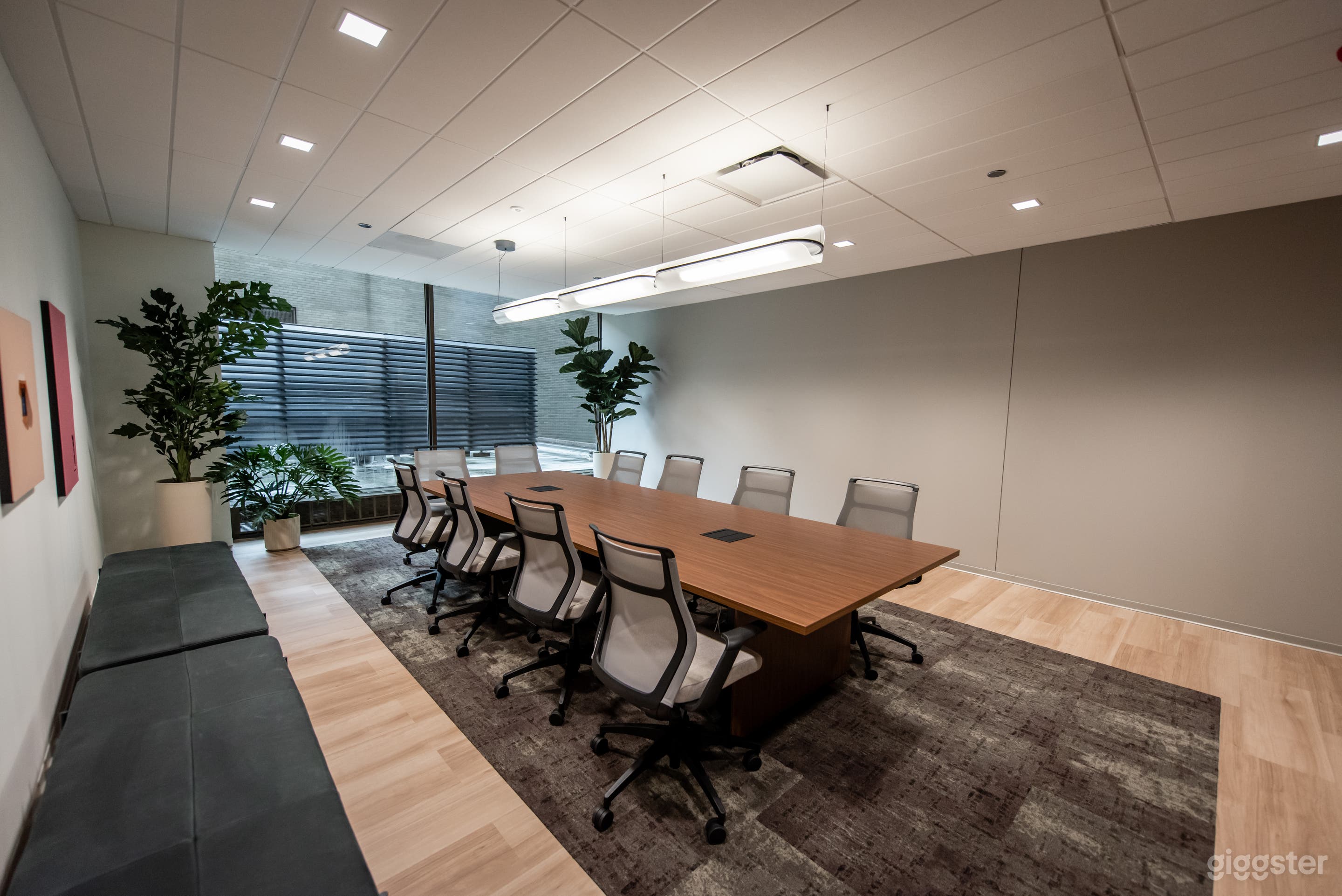Modern Boardroom Suite Photo 4