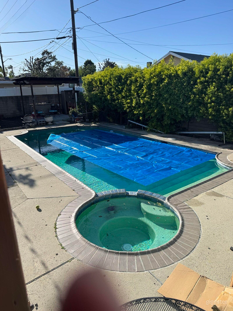  Vibrant Blue Pool & Outdoor Lounge in Heart of Burbank 