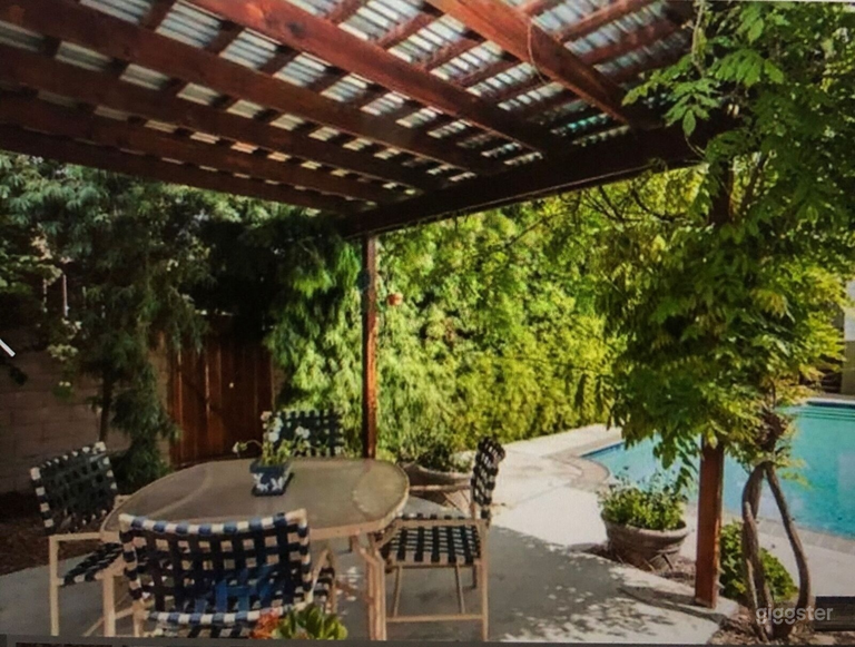  Vibrant Blue Pool & Outdoor Lounge in Heart of Burbank 