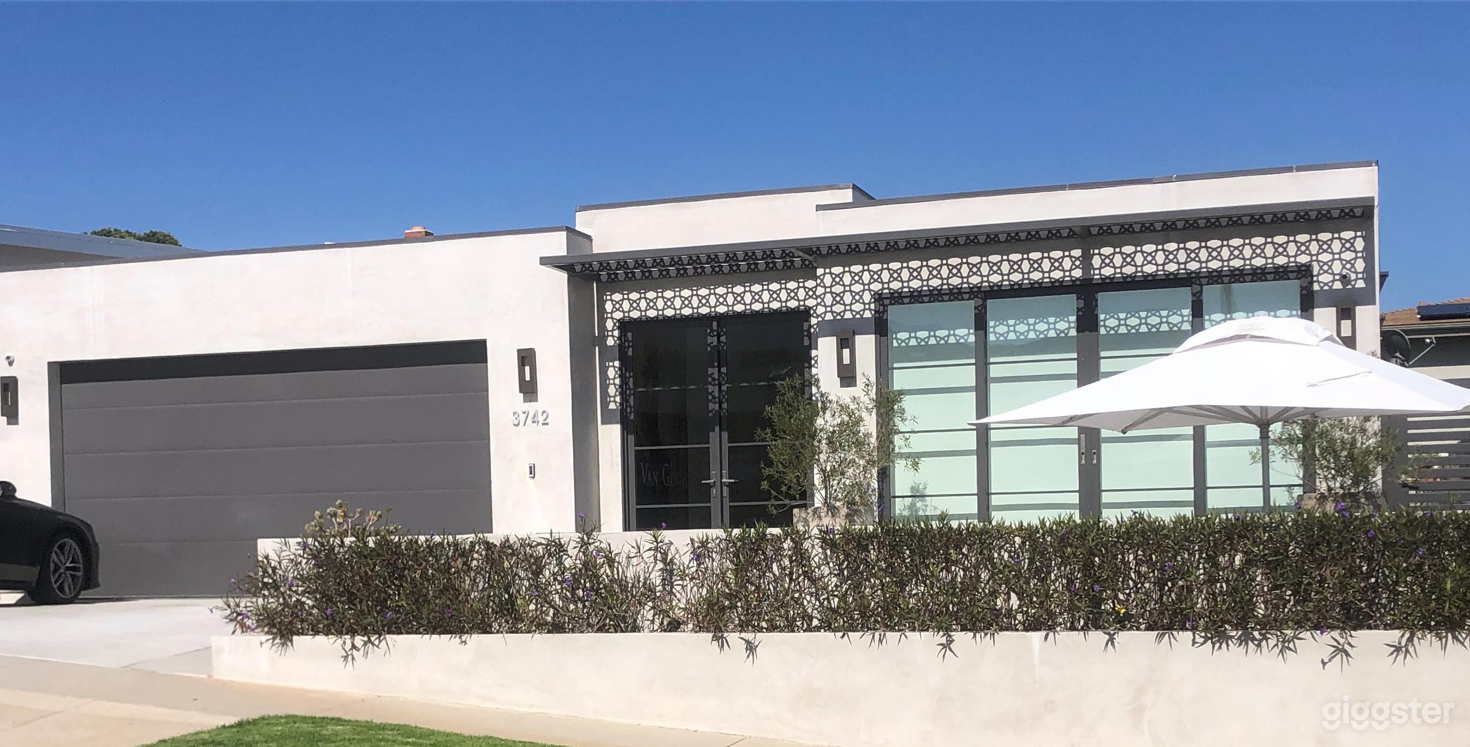 Malibu Contemporary Beach House Photo 3