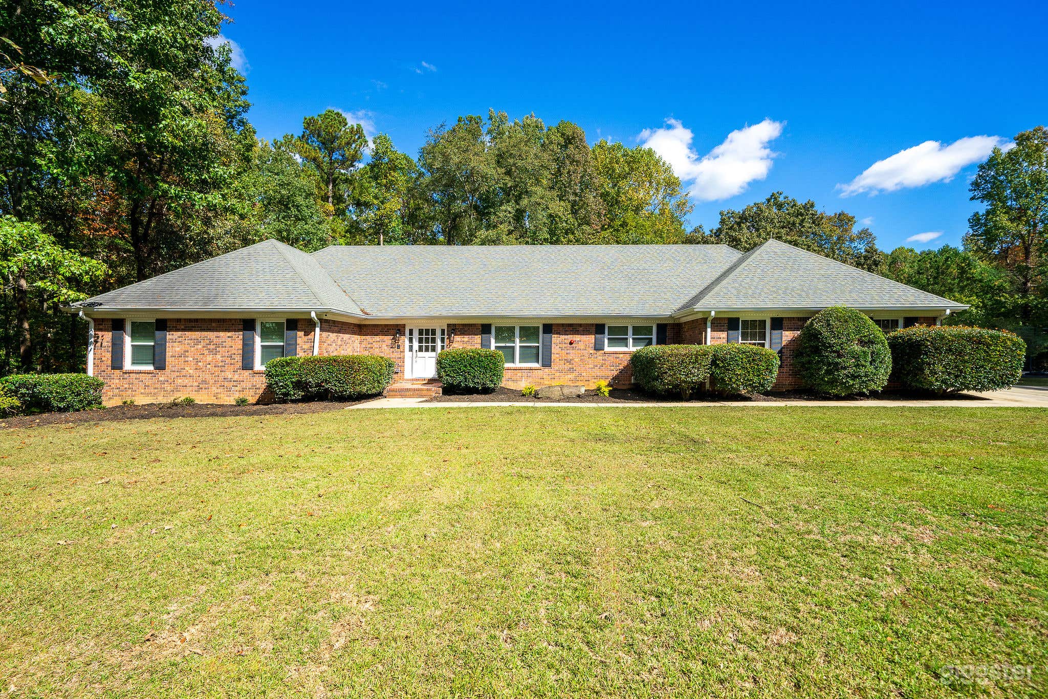 Grand Retreat: Luxury Vacation for Large Groups Photo 1