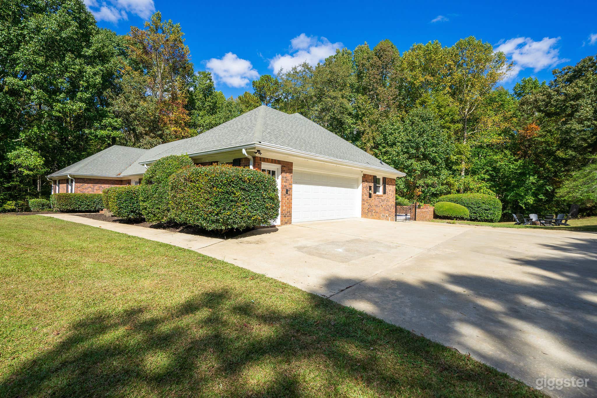 Grand Retreat: Luxury Vacation for Large Groups Photo 2