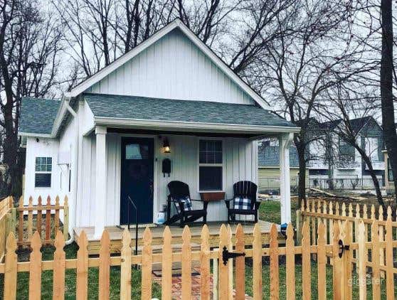 Tiny Cottage for Big Dreamers  Photo 2