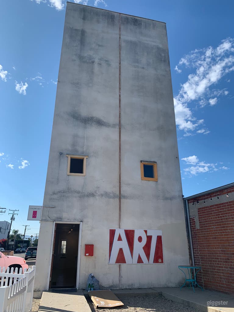  Historic grain silo with gallery on ground floor 