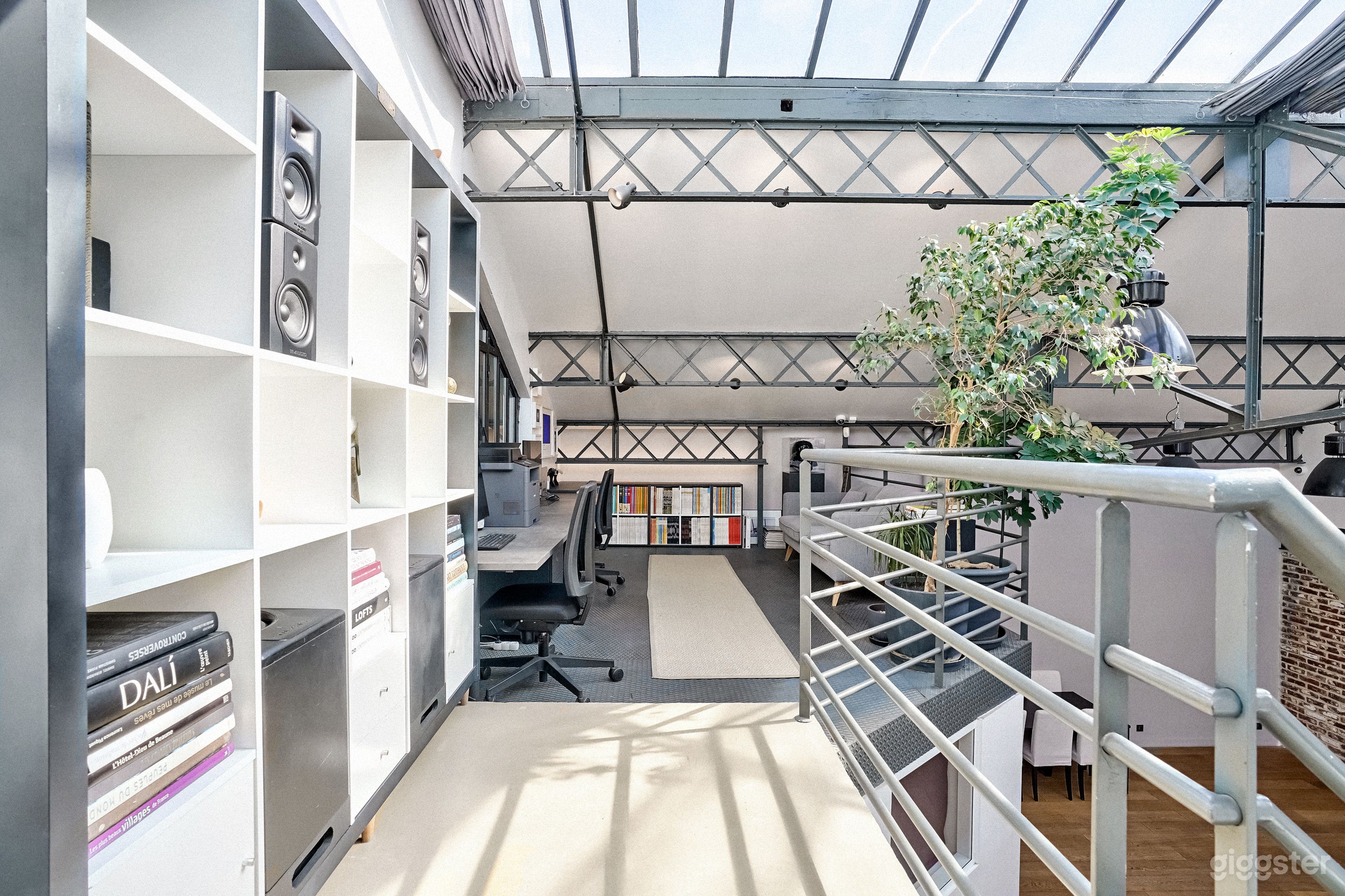 Photo de Grand loft industriel Eiffel : briques et verrière 3
