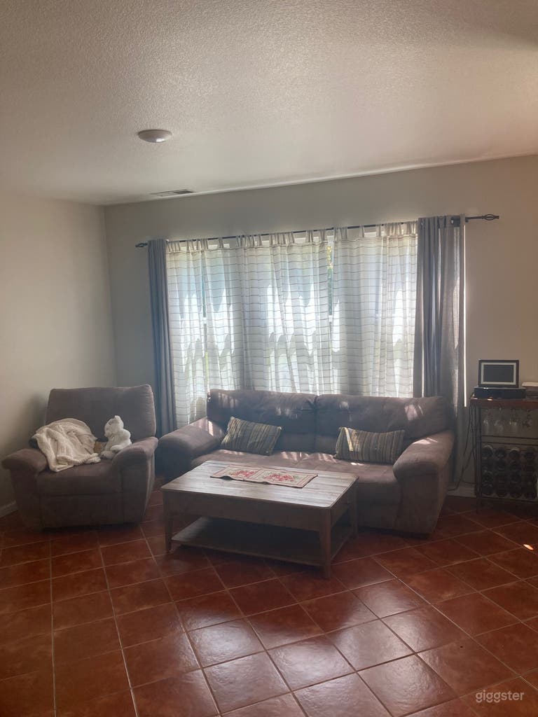  Family room  